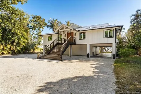 90 NW Alice Street Jensen Beach FL 34957