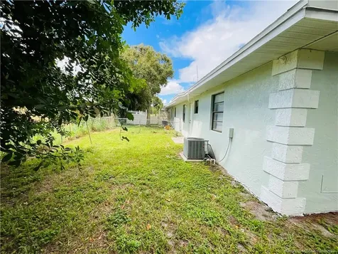 208 N 28th Street Fort Pierce FL 34947