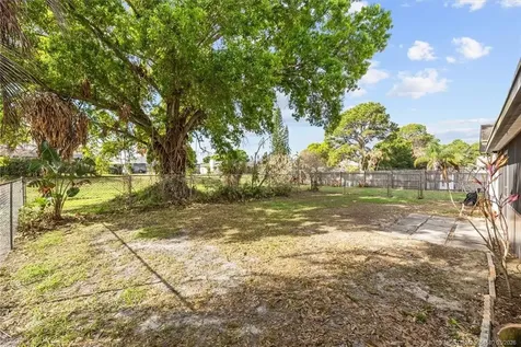 1250 SE Petunia Avenue Port St Lucie FL 34952