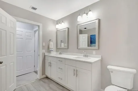 10355 Seagrape Way Palm Beach Gardens FL 33418