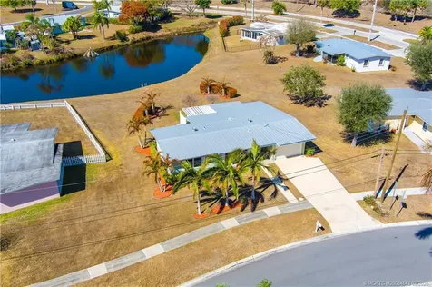 2814 SE Treasure Island Road Port St Lucie FL 34952