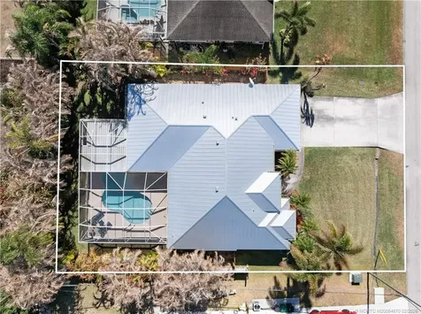 737 SW Dalton Circle Port St Lucie FL 34953