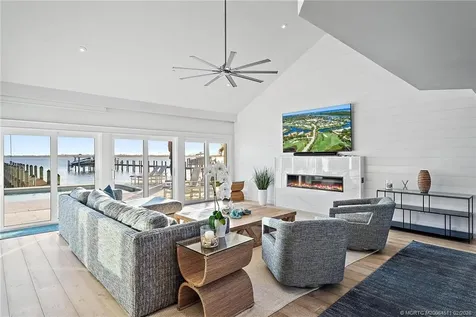 4230 NE Joes Point Road Stuart FL 34996