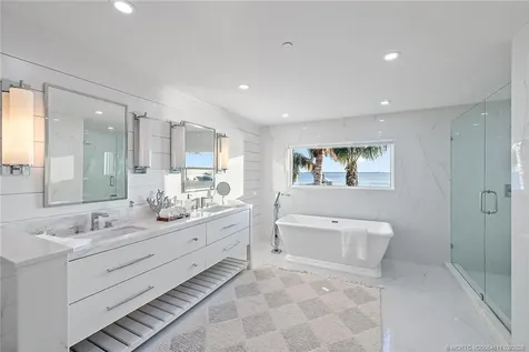 4230 NE Joes Point Road Stuart FL 34996