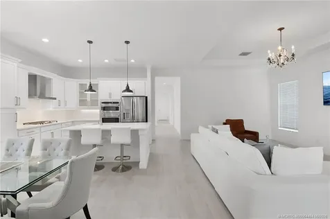279 SE Via Bisento Port St Lucie FL 34952