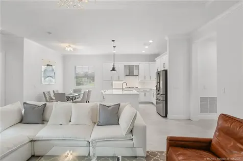 279 SE Via Bisento Port St Lucie FL 34952