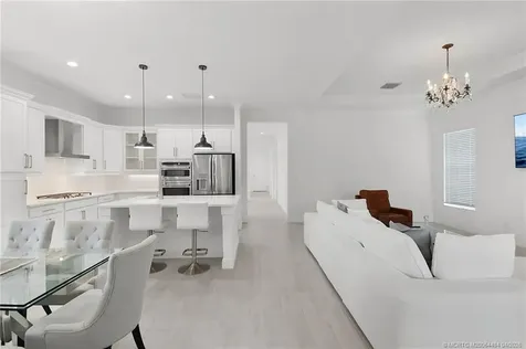 279 SE Via Bisento Port St Lucie FL 34952