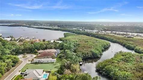 279 SE Via Bisento Port St Lucie FL 34952