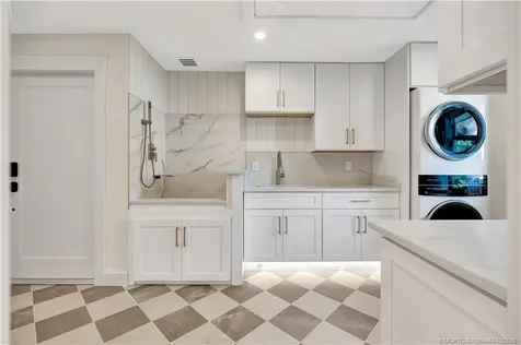 3984 SE Fairway E Stuart FL 34997