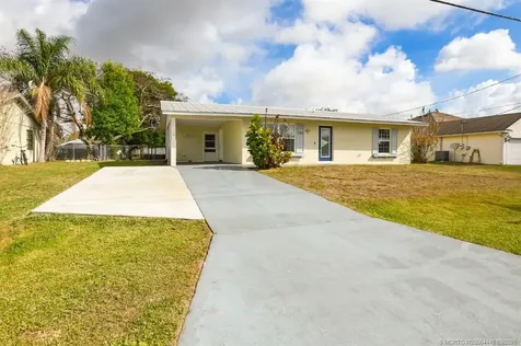1365 SW Gastador Avenue Port St Lucie FL 34953
