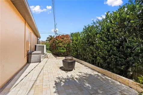 537 SW Laconic Avenue SW Port St Lucie FL 34953