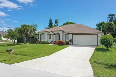 2097 SE Dranson Circle Port St Lucie FL 34952