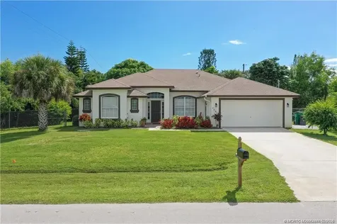 2097 SE Dranson Circle Port St Lucie FL 34952