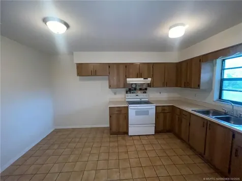 206 N 28th Street Fort Pierce FL 34947