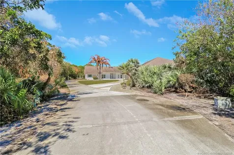 815 NE Stokes Terrace Jensen Beach FL 34957