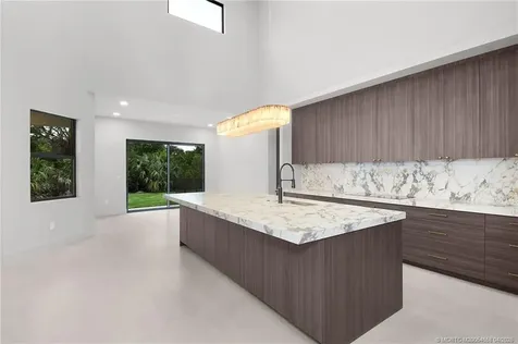 207 SE Via Bisento Port St Lucie FL 34952