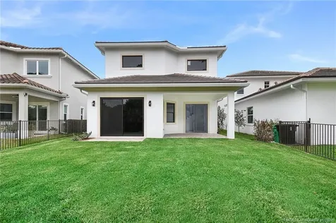 207 SE Via Bisento Port St Lucie FL 34952