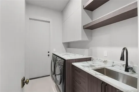 207 SE Via Bisento Port St Lucie FL 34952