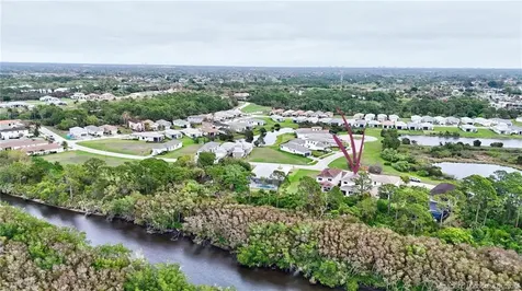 207 SE Via Bisento Port St Lucie FL 34952