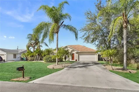 817 SW Kappa Avenue Port St Lucie FL 34953