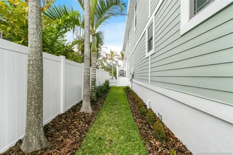 9172 SE Apollo Street Hobe Sound FL 33455