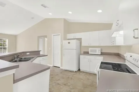 2361 SE Mariposa Avenue Port St Lucie FL 34952