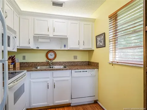 98 Spring Lake Drive Vero Beach FL 32962
