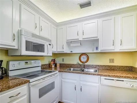 98 Spring Lake Drive Vero Beach FL 32962