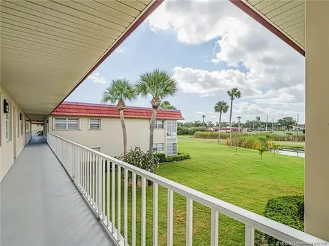 98 Spring Lake Drive Vero Beach FL 32962