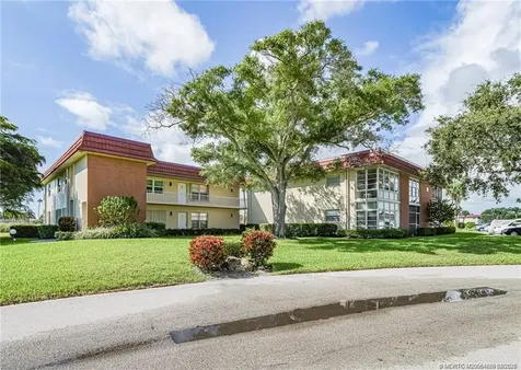 98 Spring Lake Drive Vero Beach FL 32962