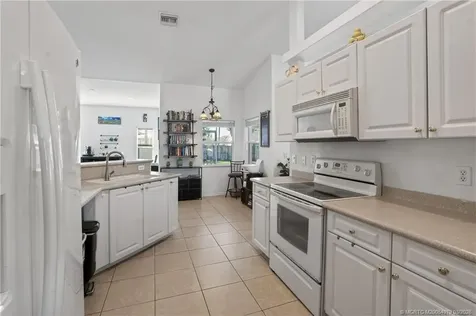 532 SE Ron Rico Terrace Port St Lucie FL 34983