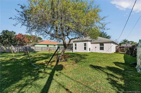 532 SE Ron Rico Terrace Port St Lucie FL 34983