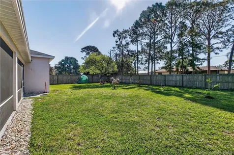 532 SE Ron Rico Terrace Port St Lucie FL 34983