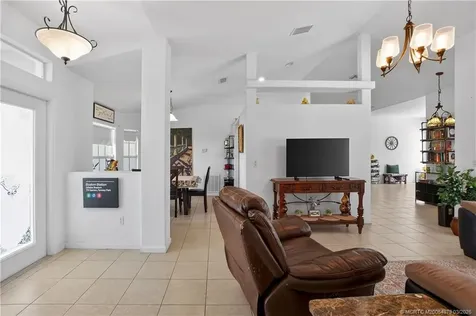 532 SE Ron Rico Terrace Port St Lucie FL 34983