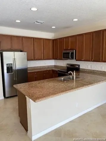 566 SW Glen Crest Way Stuart FL 34997