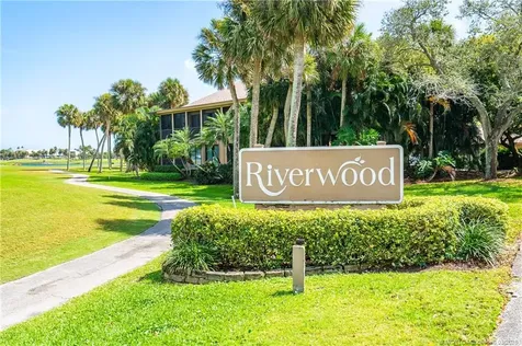 271 NE Edgewater Drive Stuart FL 34996