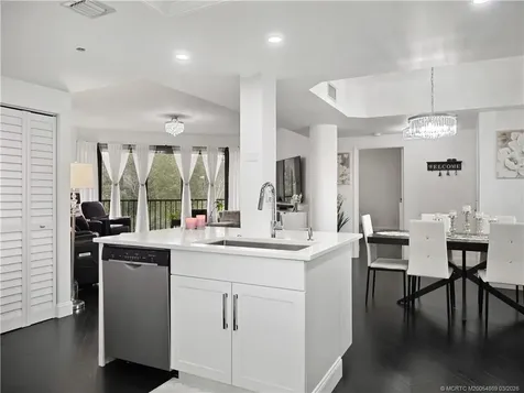 221 NE Plantation Road Stuart FL 34996