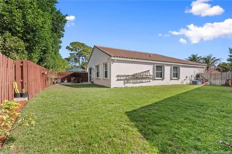 121 Woodlake Circle Greenacres FL 33463