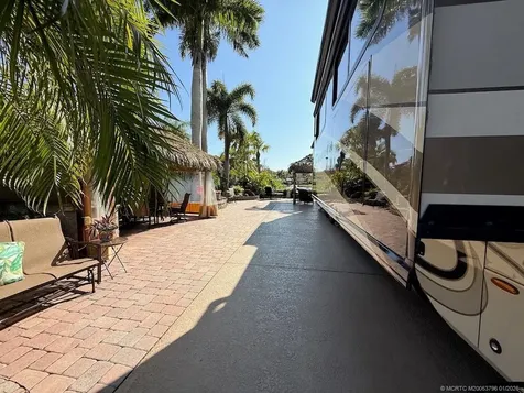 462 NW Sandtrap Lane Port St Lucie FL 34986
