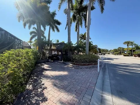 462 NW Sandtrap Lane Port St Lucie FL 34986