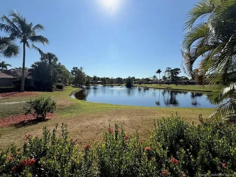 462 NW Sandtrap Lane Port St Lucie FL 34986