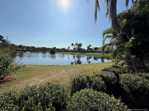 462 NW Sandtrap Lane Port St Lucie FL 34986