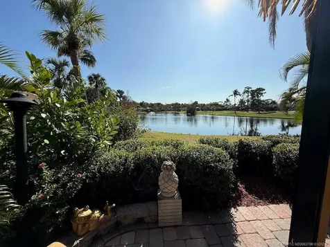 462 NW Sandtrap Lane Port St Lucie FL 34986