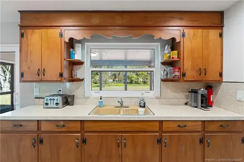 800 Anita Street Fort Pierce FL 34982