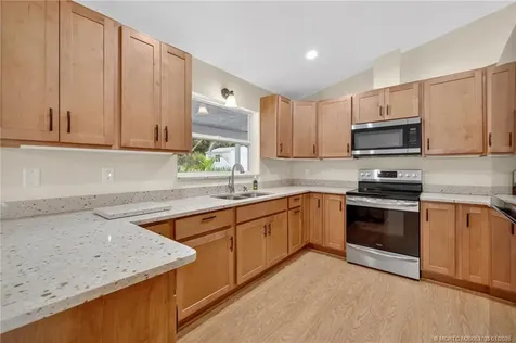 9496 SE Park Street Hobe Sound FL 33455