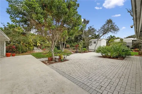 9496 SE Park Street Hobe Sound FL 33455