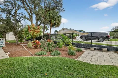 9496 SE Park Street Hobe Sound FL 33455