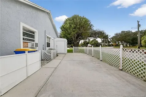 9496 SE Park Street Hobe Sound FL 33455