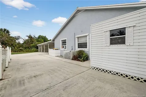 9496 SE Park Street Hobe Sound FL 33455