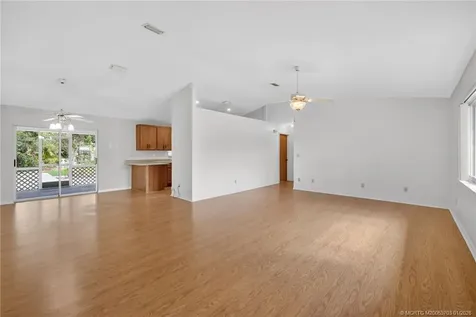 9496 SE Park Street Hobe Sound FL 33455